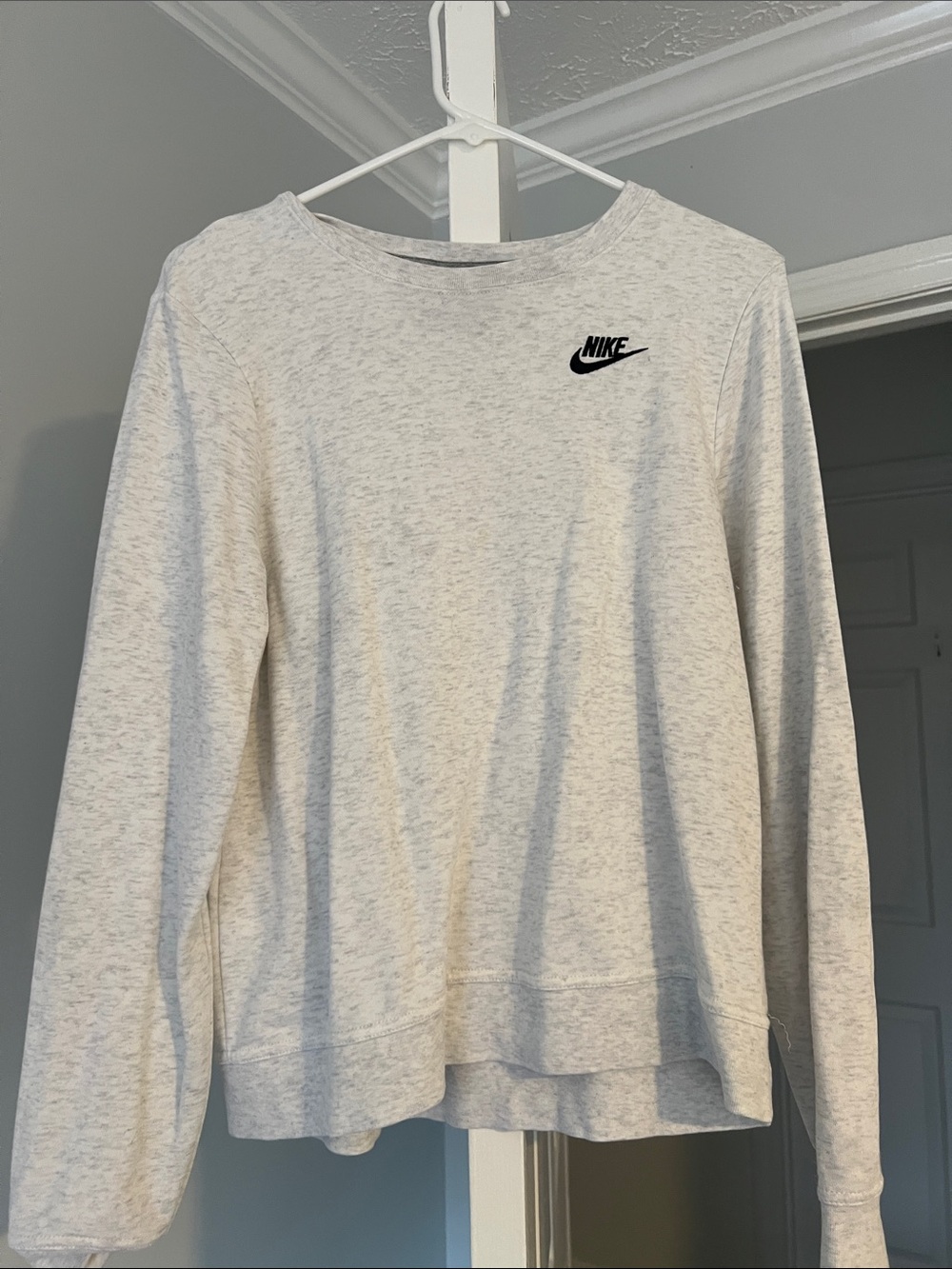 Nike Women's Heather Light Gray Scoop Crewneck Sweatshirt